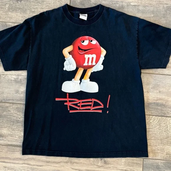 Vintage 2011 M&Ms Red M&M black graphic tshirt - Picture 6 of 16